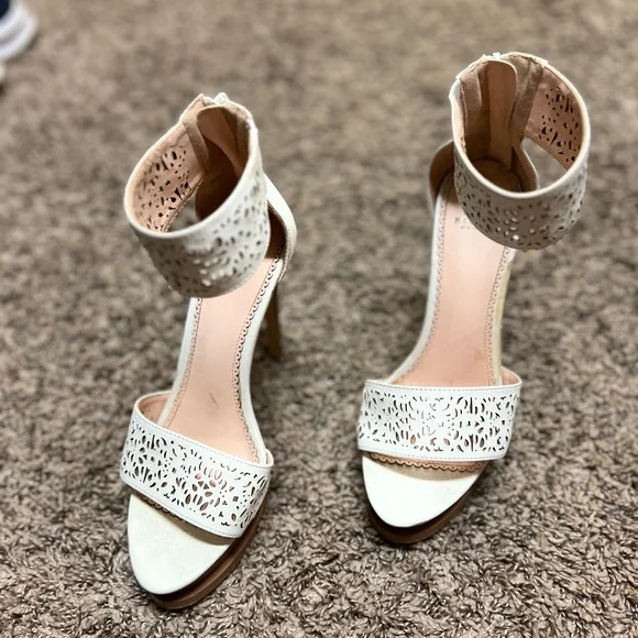 All white 7.5 Madison 6in high heels - Picture 4 of 4